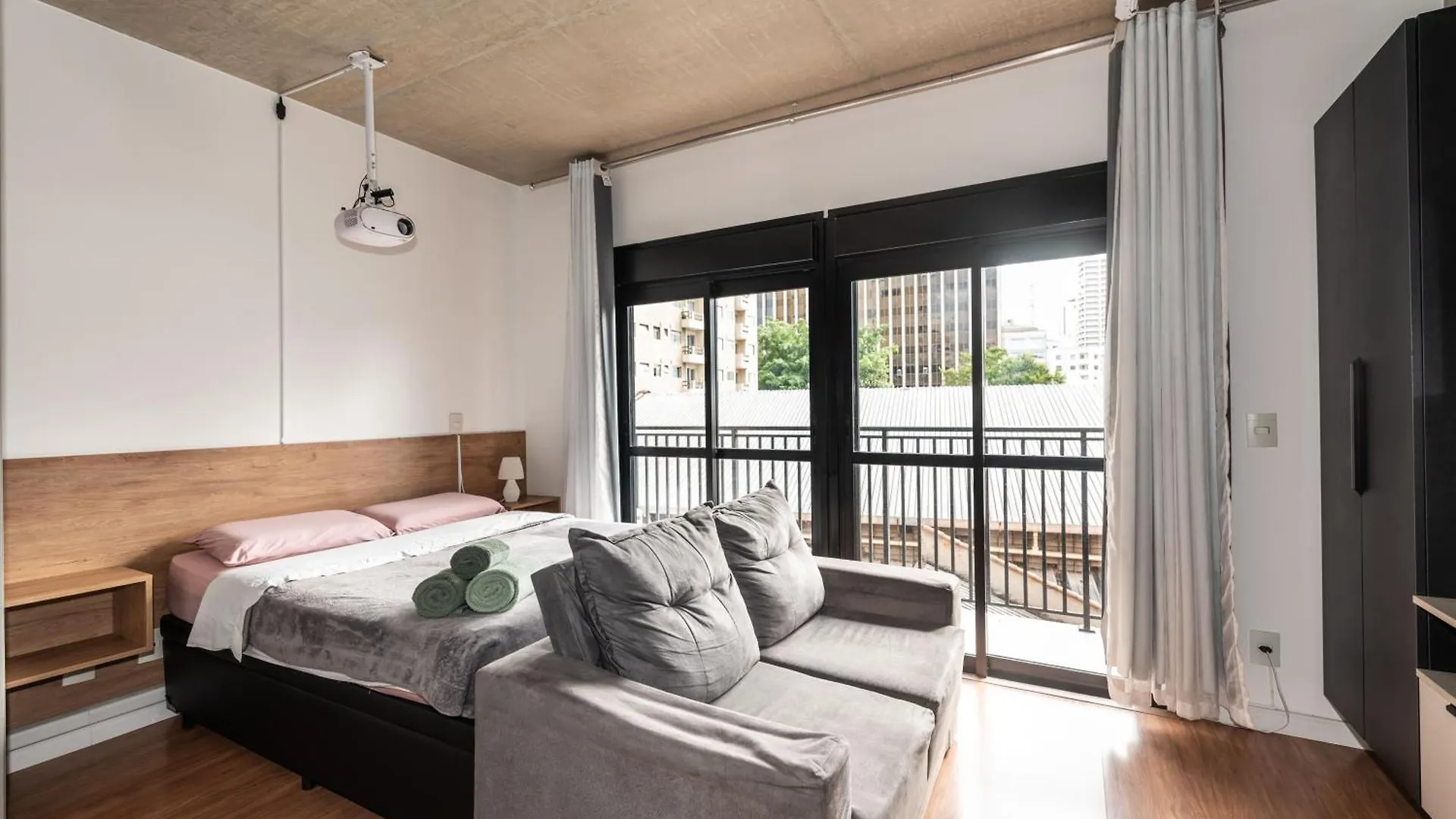 48 New Studio W Movie Screen, Fast Wifi And Balcony São Paulo
