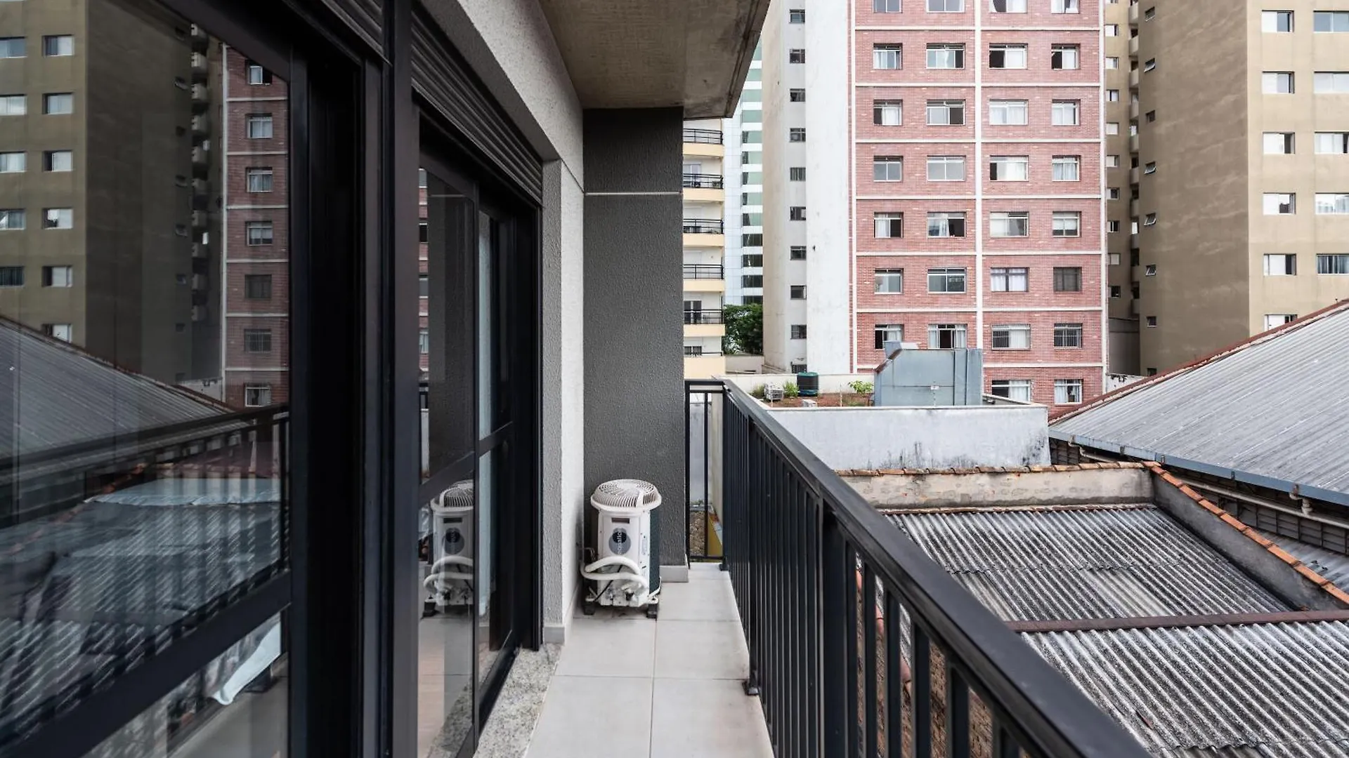 48 New Studio W Movie Screen, Fast Wifi And Balcony São Paulo Apartament