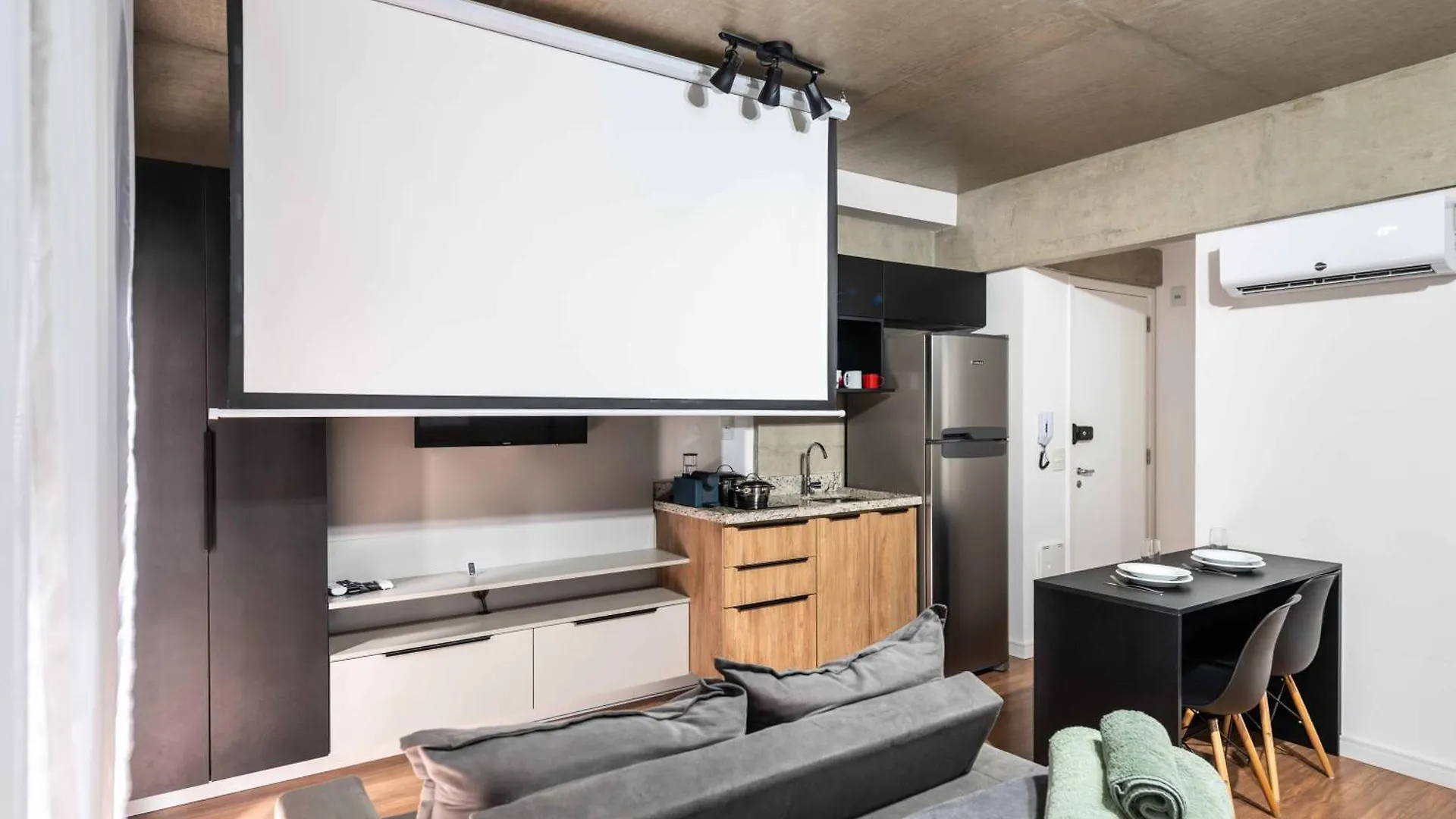 Apartament 48 New Studio W Movie Screen, Fast Wifi And Balcony São Paulo